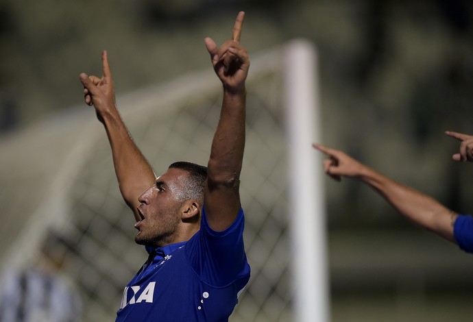 Ábila divide mérito com companheiros e pede respeito ao Botafogo na volta