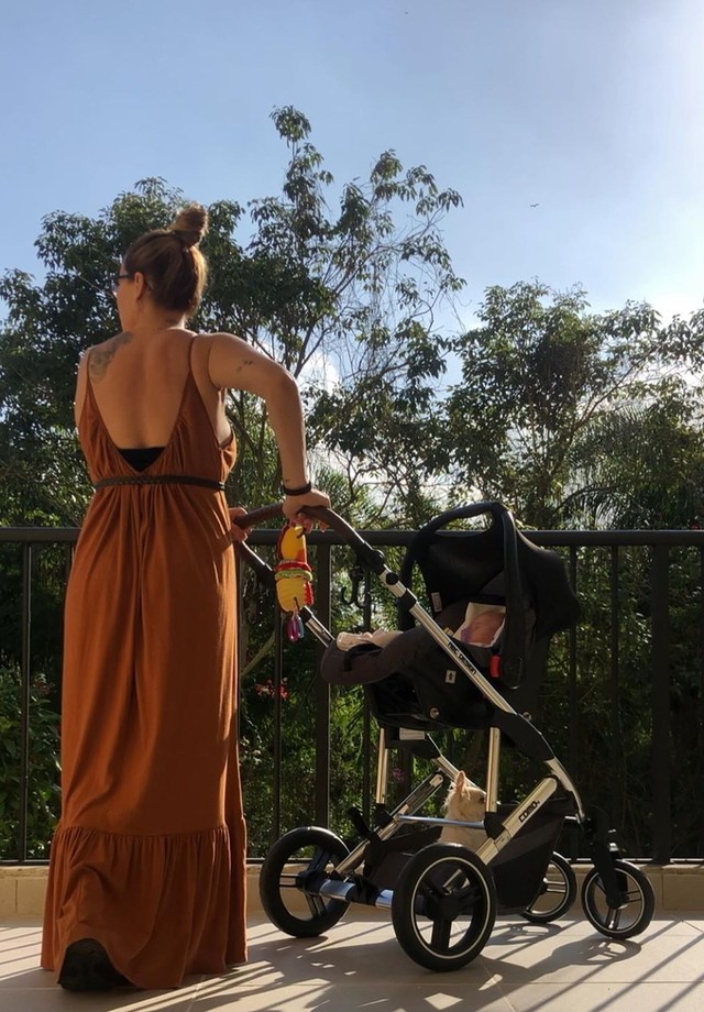 Dany Bananinha leva pet e filha pra dar uma volta de carrinho (Foto: Reprodução/Instagram)