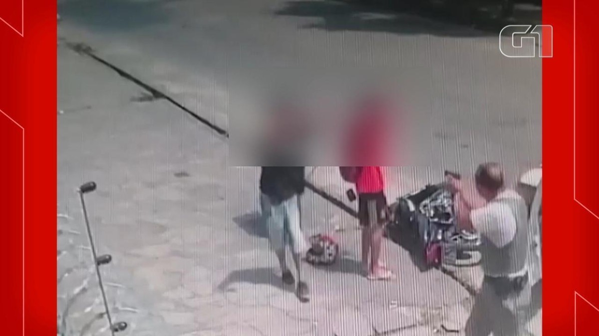 Câmera de segurança registra agressão de policiais a dois jovens durante abordagem em Pelotas