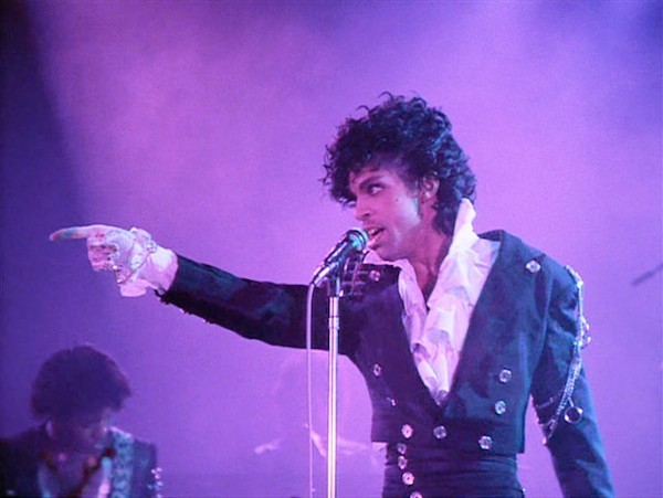 Prince em cena de 'Purple Rain' (1984) (Foto: Reprodução)