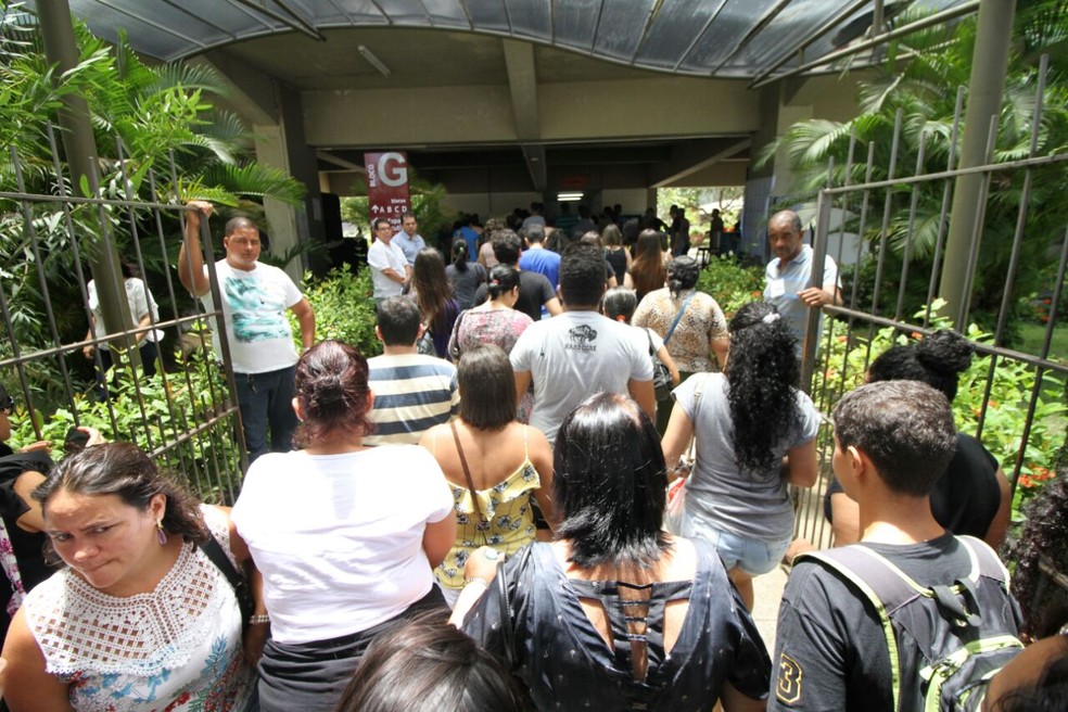 Universidade Cat&oacute;lica de Pernambuco foi um dos locais de prova do Enem 2017 no Recife (Foto: Marlon Costa/Pernambuco Press)