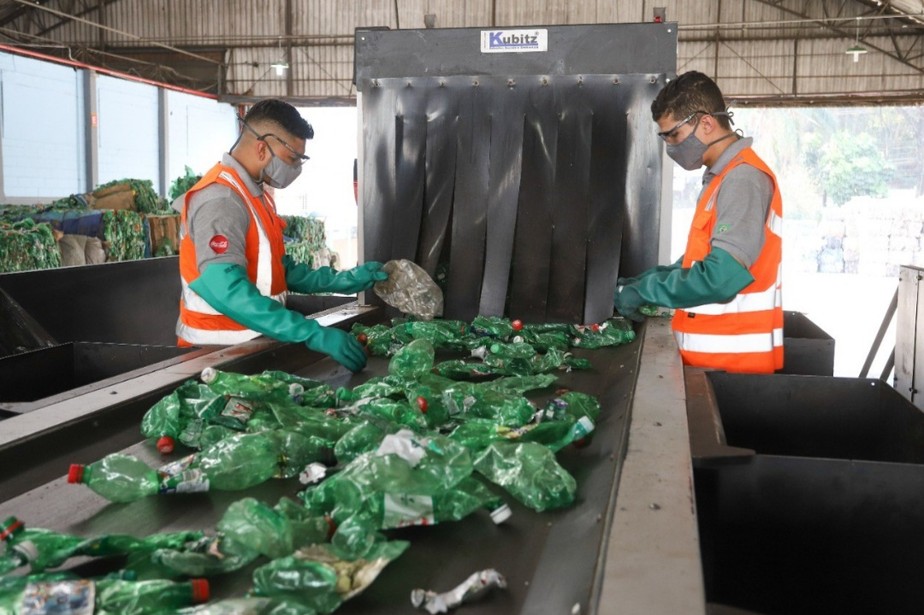 “Nosso objetivo é levar o plástico PET a alcançar o mesmo grau de circularidade do alumínio', diz Rodrigo Brito, head de Sustentabilidade Brasil e Cone-Sul da Coca-Cola América Latina