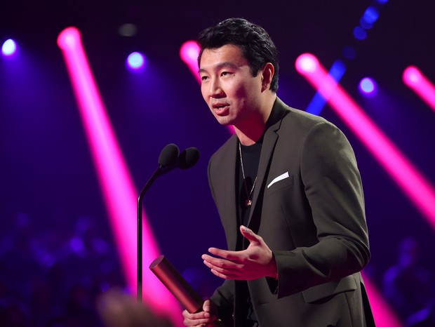 Simu Liu no Peoples Choice Awards (Foto: Getty Images)