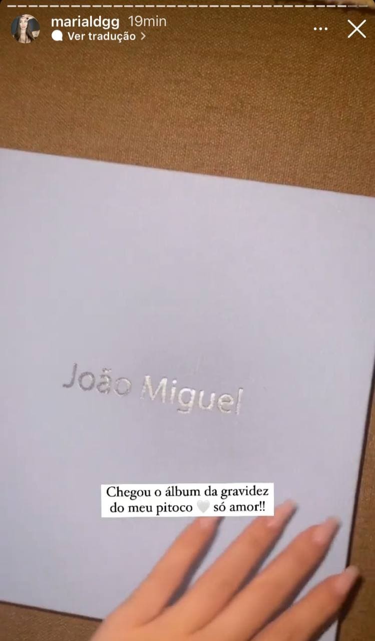 Maria Lina mostra álbum da gravidez de João Miguel (Foto: Reprodução / Instagram)