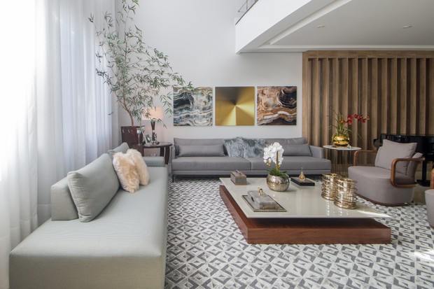Casa de 500 m² ganha reforma e décor com toques de dourado  (Foto:  Gustavo Bresciani )