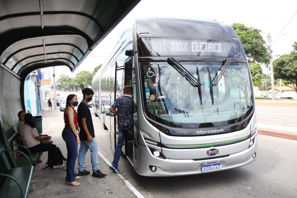 Novo ônibus que vai operar o transporte público em São José dos Campos durante teste — Foto: Claudio Vieira/ PMSJC