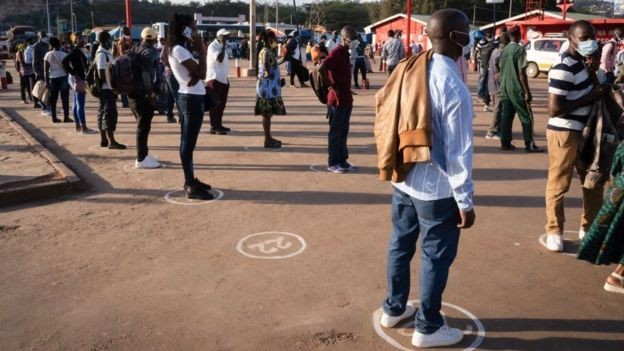 BBC - Ruanda impôs medidas de contenção quando tinham menos de 20 casos confirmados (Foto: Getty Images via BBC News Brasil)