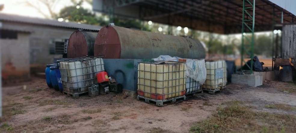 Quadrilha furtava litros de combustível e grãos da empresa de transporte férreo  — Foto: Polícia Civil/Divulgação