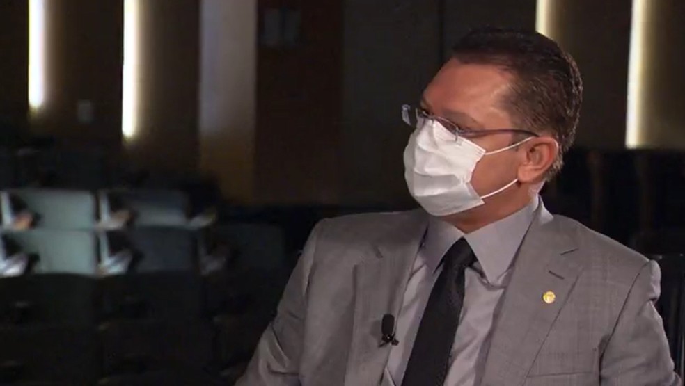 Mendonça 'treinou' resposta sobre casamento gay, diz deputado