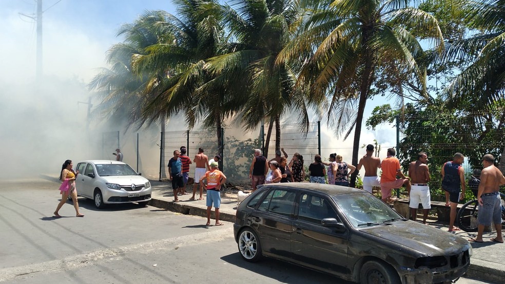 Moradores deixaram as casas por conta da fumaça causada pelo incêndio na vegetação do Parque do Cocó. — Foto: Arquivo pessoal