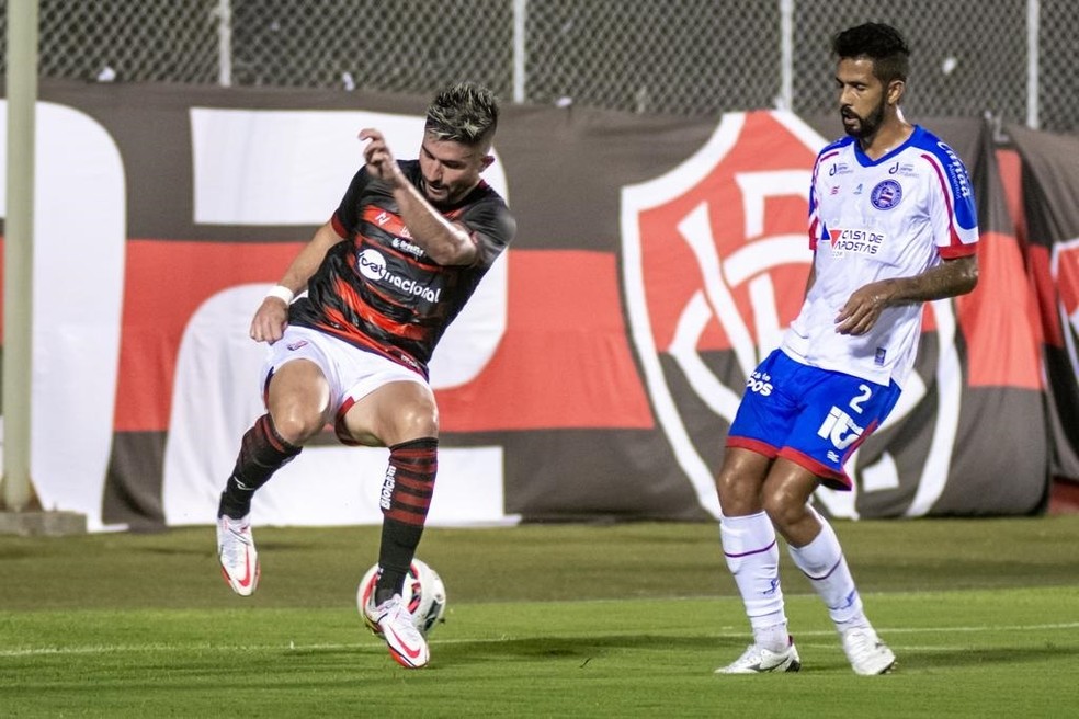 Guilherme Queiroz perdeu pênalti contra o Bahia — Foto: Pietro Carpi/EC Vitória