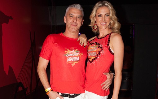 ALTURA, MAIOR PERNA GUINESS, PAROU DE CRESCER COM 22 - ANA HICKMANN