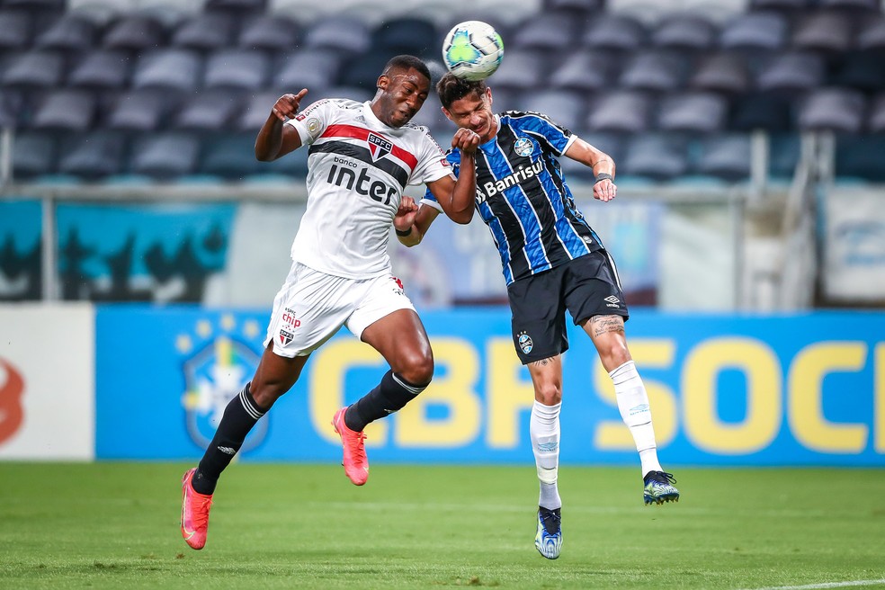 Lucas Silva diz que Grêmio tem sofrido gols em momentos decisivos: Já foi cobrado