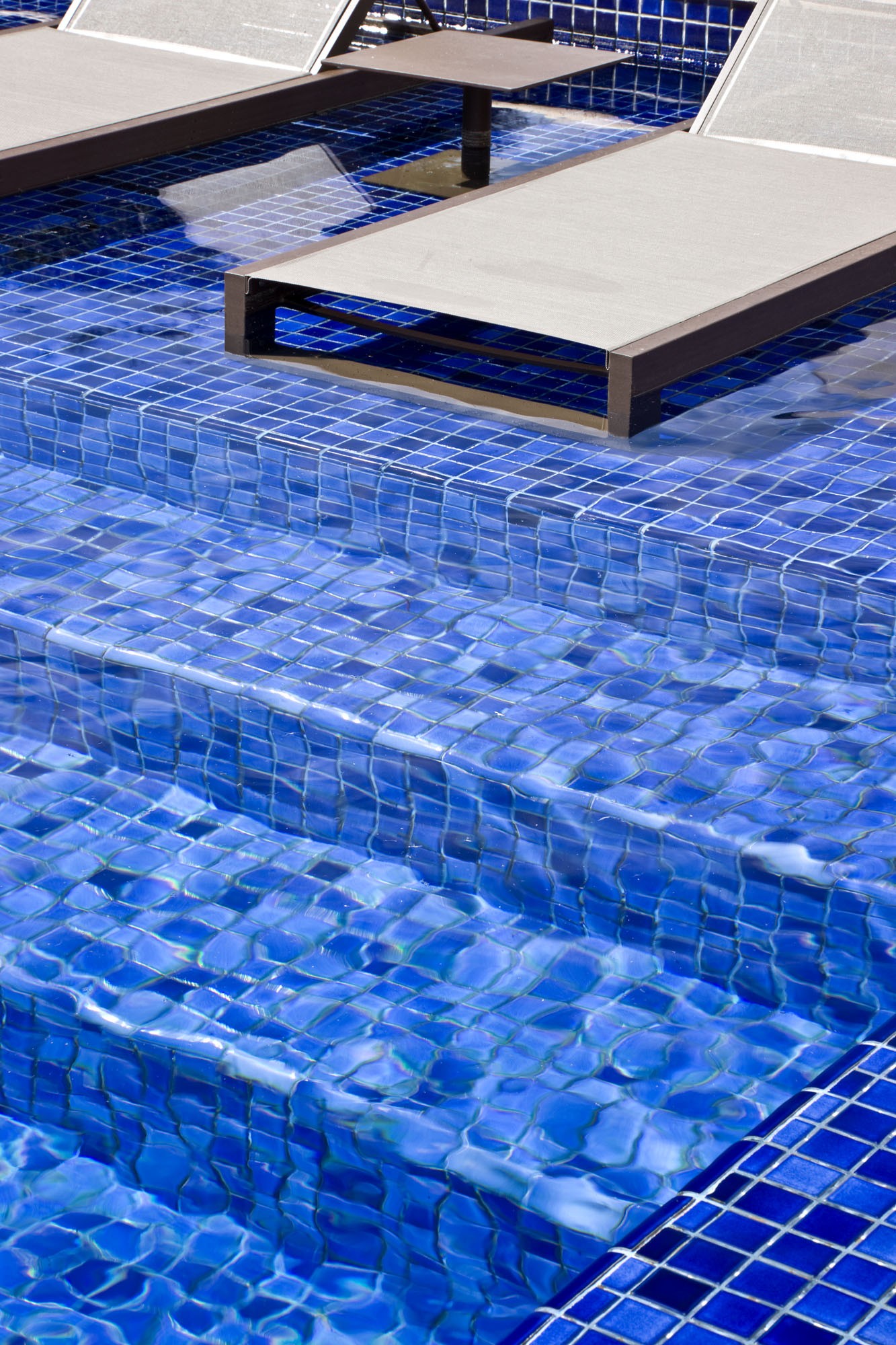 Borda de piscina: os tipos de materiais mais indicados para revestir (Foto: Divulgação)