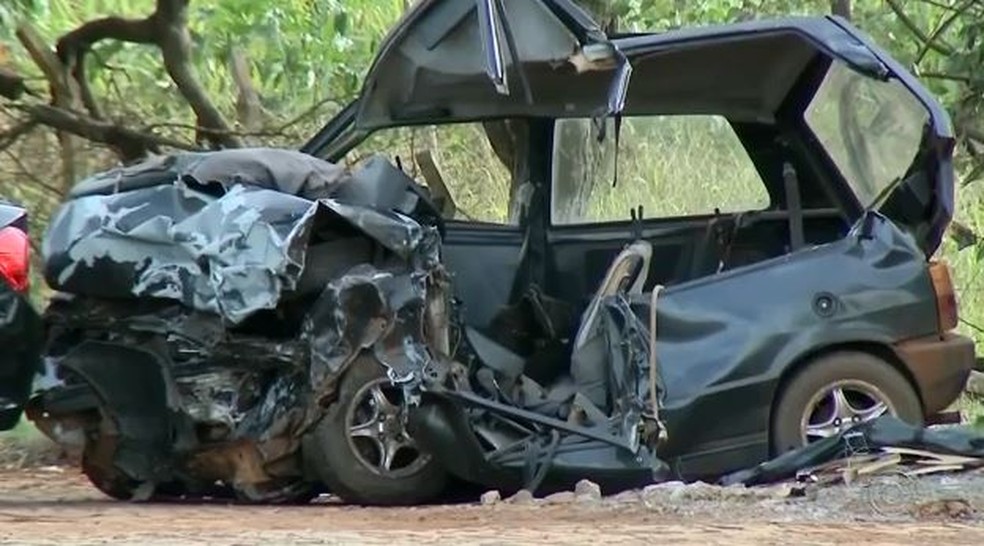 Vítimas morreram após batida em rodovia de Tarumã — Foto: Reprodução/TV TEM