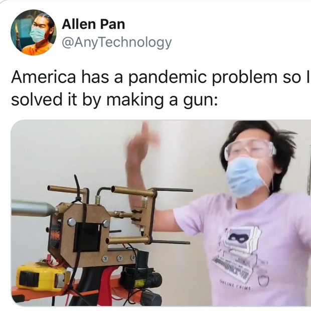 Allen Poe fabrica equipamento que atira máscara no rosto das pessoas (Foto: Reprodução/Instagram)