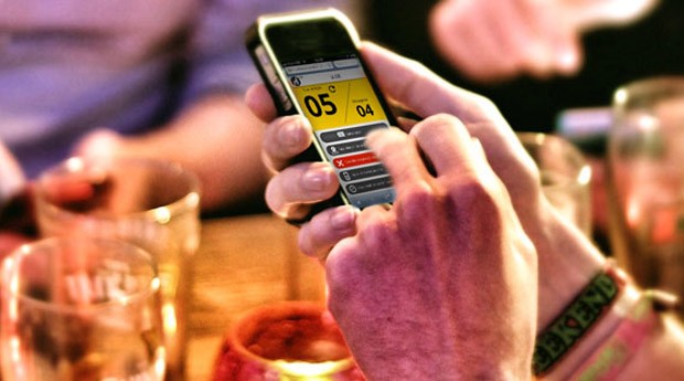 Os clientes da plataforma gerenciam a fila de espera em um tablet e notificam seus frequentadores através de SMS (Foto: Divulgação)