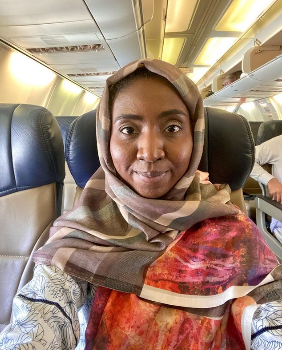 Nataly Castro teve de usar véu em países muçulmanos — Foto: Reprodução/Instagram