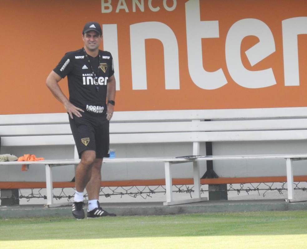 André Jardine comanda treino do São Paulo e está mantido para quarta-feira — Foto: Marcelo Hazan