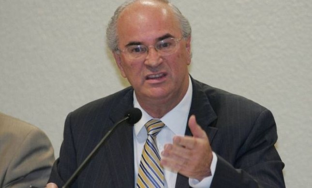 O advogado Roberto Teixeira na CPI dos Bingos