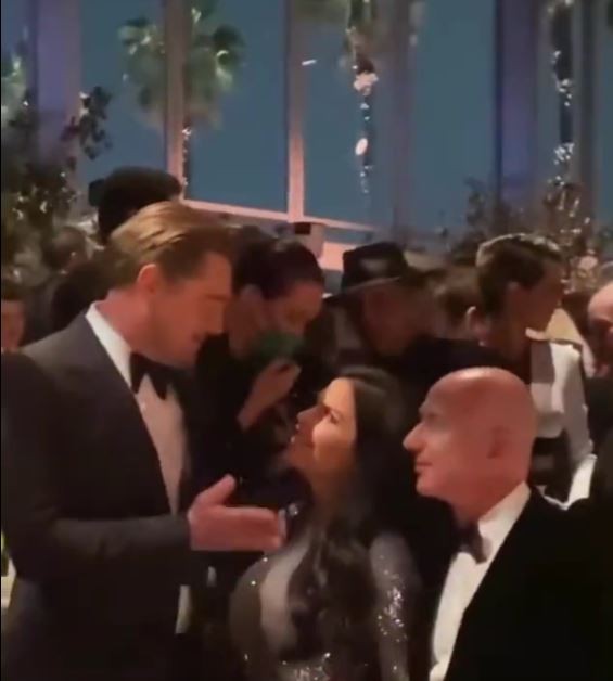 Namorada de Bezos fica encantada com Leonardo DiCaprio (Foto: Reprodução/Twitter)