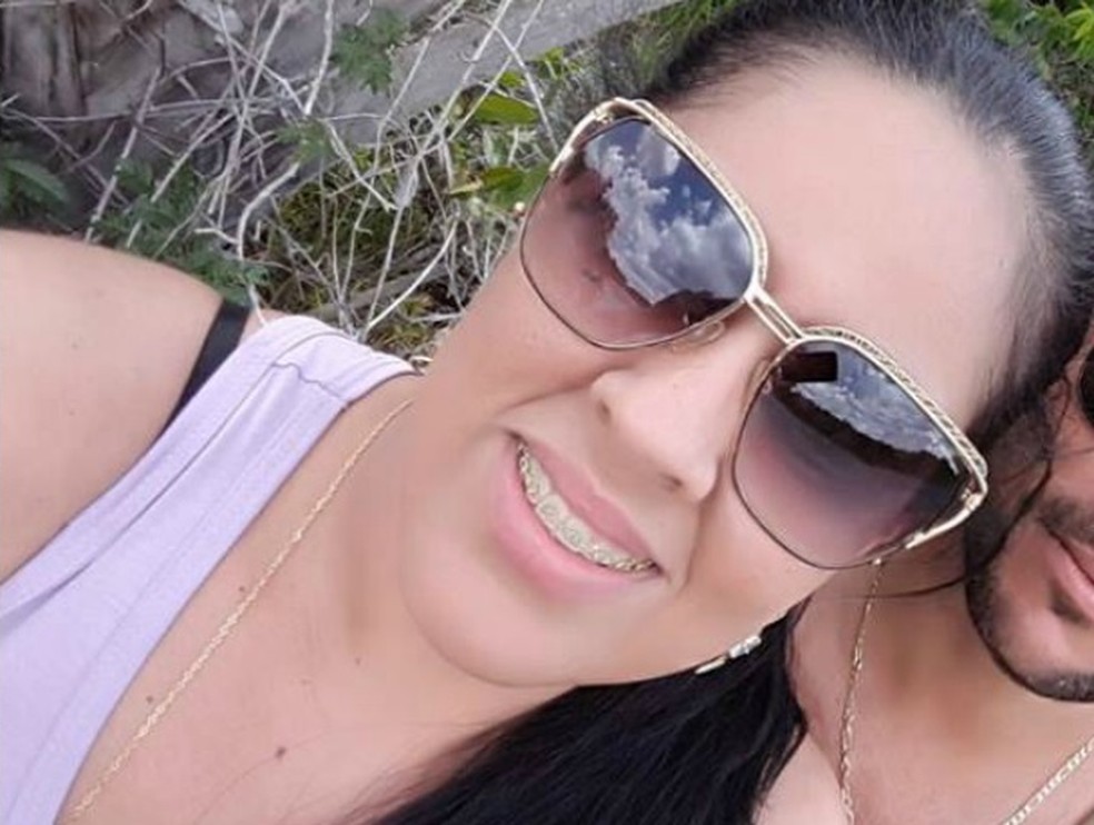 Catiani Maria Neves Anjos, de 25 anos, estÃ¡ internada (Foto: DionÃ­zio Anjos/ Arquivo pessoal)