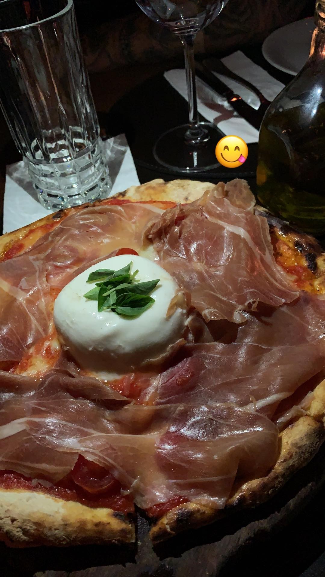 Flávia Pavanelli posta foto e fãs especulam jantar com Kevinho (Foto: Reprodução / Instagram)