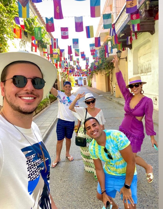 Vivian Amorim abre álbum de viagem com o namorado, Leo Hirschmann (Foto: Reprodução / Instagram)