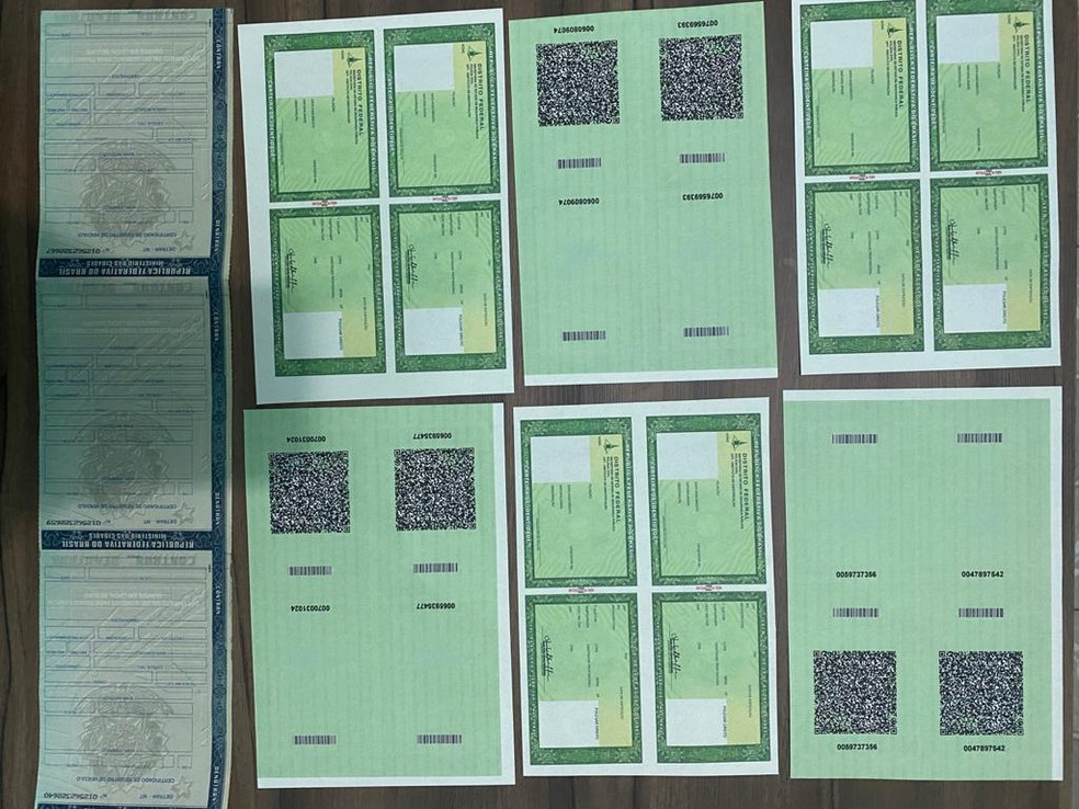 Modelo de documentos apreendidos durante operação Trickery, da PCDF — Foto: PCDF/Divulgação