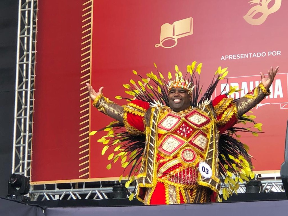 Djeferson Mendes da Silva é um dos quatro finalistas no concurso de Rei Momo do carnaval do Rio — Foto: Carlos Brito / G1