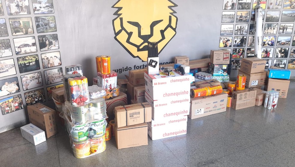 Vítima entregava carga de itens de papelaria e tintas quando foi abordada pelos suspeitos — Foto: Divulgação