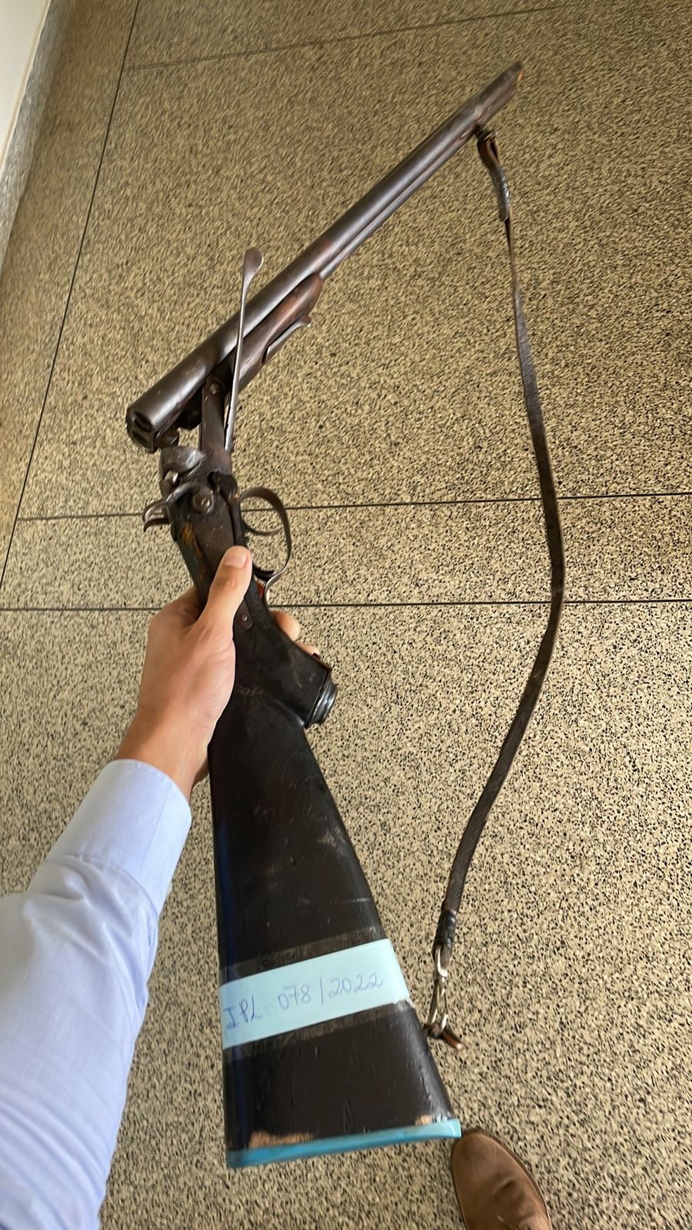 Polícia encontrou a arma do crime na casa da vítima; Marido é o principal suspeito de matar mulher em Rondônia — Foto: Divulgação