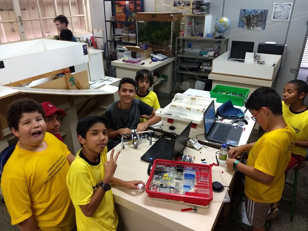 Alunos da sala de recursos para 'altas habilidades', em Sobradinho, no DF — Foto: Alexandre Zeitune/Arquivo Pessoal