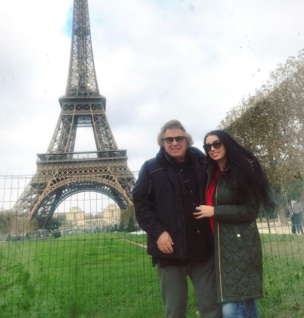 Casal Don McLean e Paris Dylan em visita à França (Foto: Instagram)