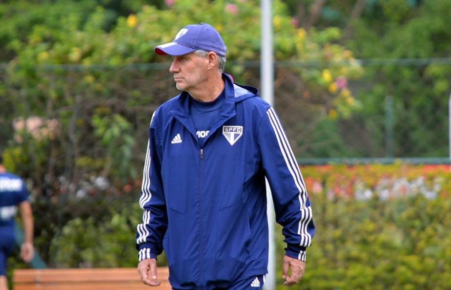 Auxiliar técnico de Fernando Diniz, Márcio Araújo desabafa: 