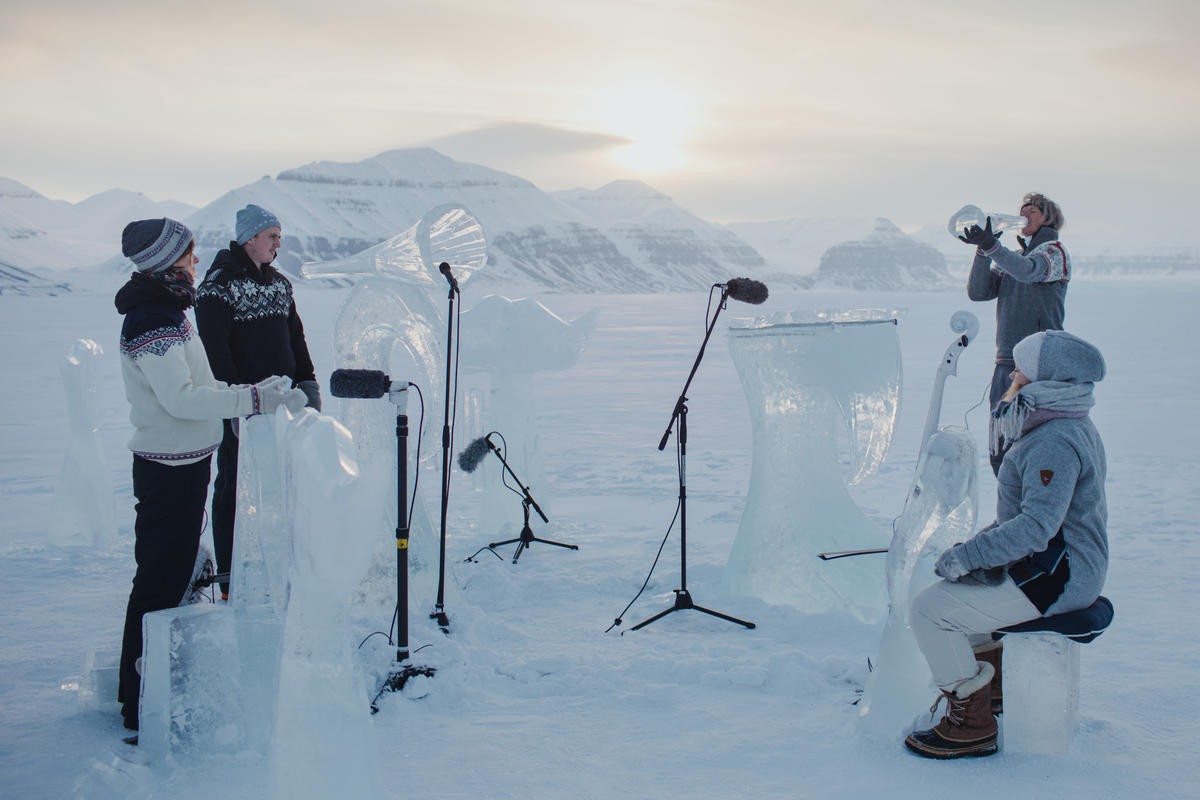 Greenpeace promove concerto musical com instrumentos de gelo pára alertar para as mudanças climáticas e a necessidade de proteger os oceanos (Foto: Divulgação: © Denis Sinyakov / Greenpeace)
