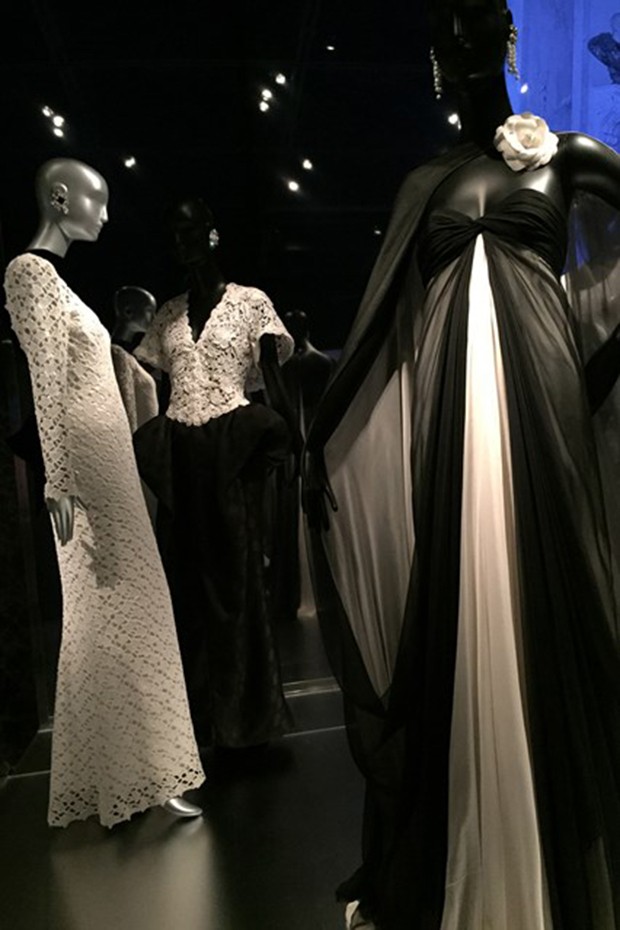 From a selection of evening gowns on display at the de Ribes exhibition at the Met (Foto: @SuzyMenkesVogue)