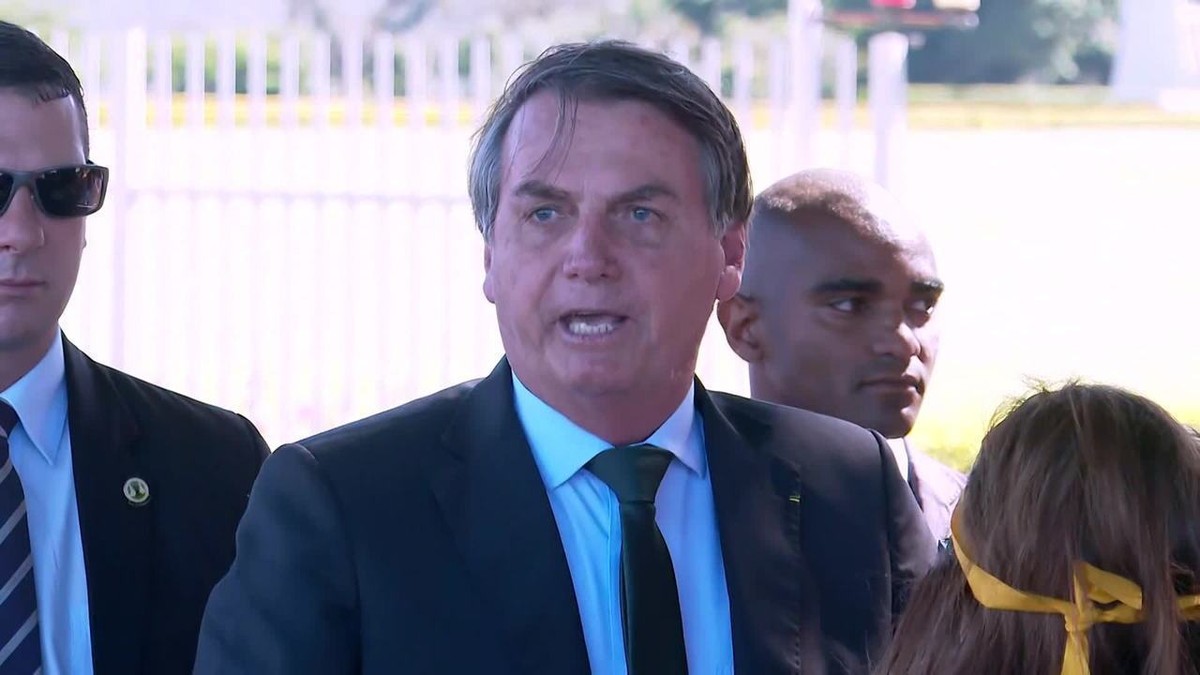 Bolsonaro chama Paulo Freire de 'energúmeno' e diz que TV Escola 'deseduca'
