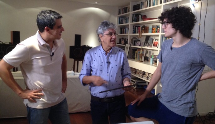 Repórter André Gallindo, Caetano Veloso e Tom Veloso (Foto: Jefferson Rodrigues)