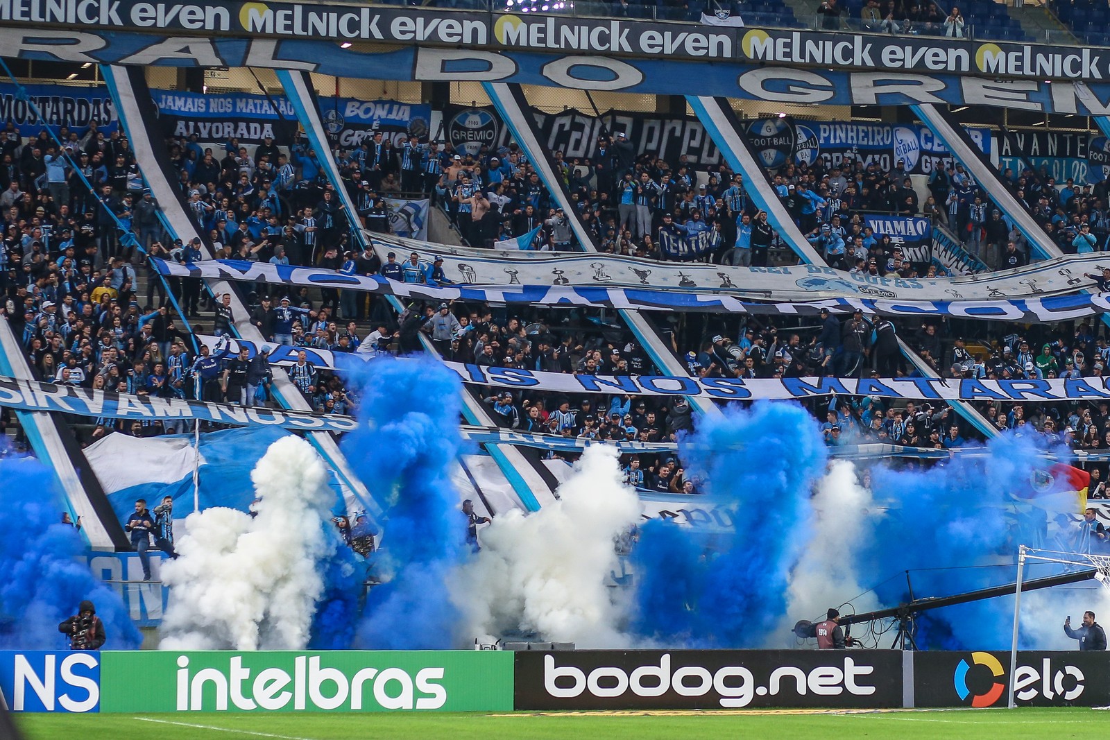 Torcida tricolor esgota ingressos contra o Flamengo pela Libertadores; restam camarotes