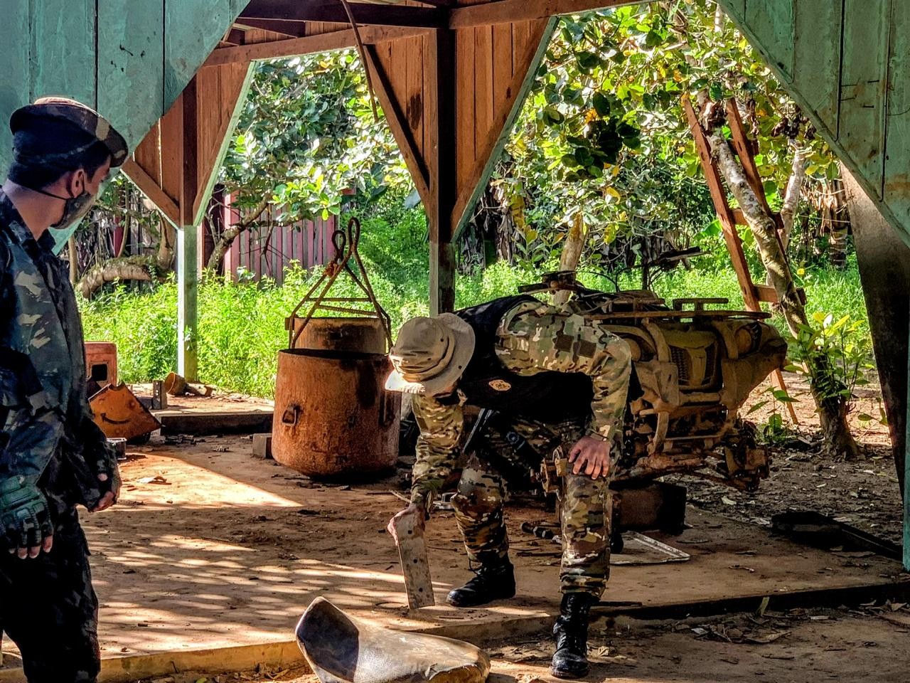 Exército destrói equipamentos em garimpo ilegal na fronteira do Amapá com a Guiana Francesa