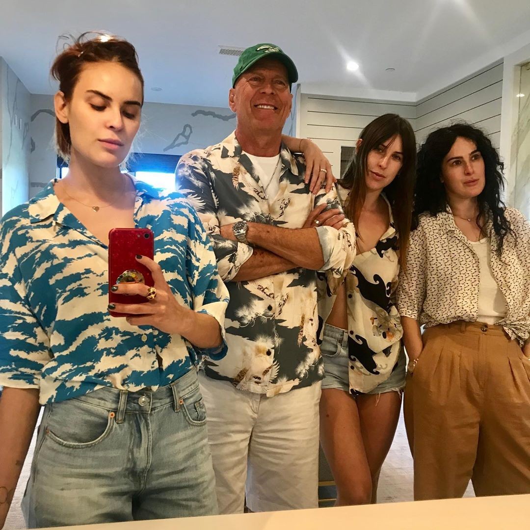 Bruce Willis com as filhas (Foto: Reprodução / Instagram)