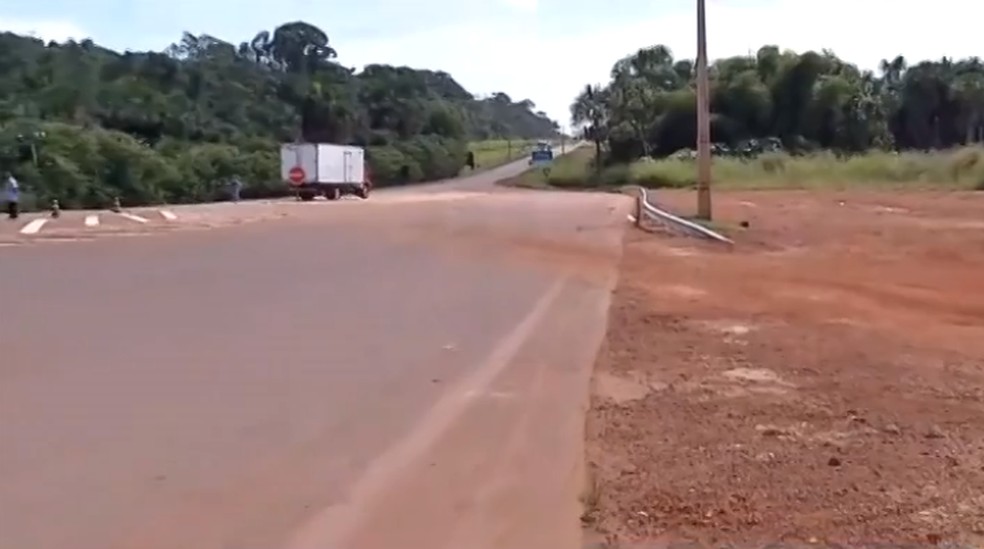 Briga ocorreu na BR-163 em Sinop (MT) — Foto: TVCA/Reprodução