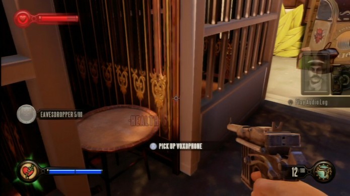 Bioshock Infinite: Procure pelo Voxophone dentro entre as gaiolas (Foto: Reprodução/Youtube)