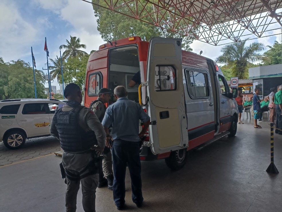 Homem baleado foi atendido pelo Samu  — Foto: Arquivo pessoal