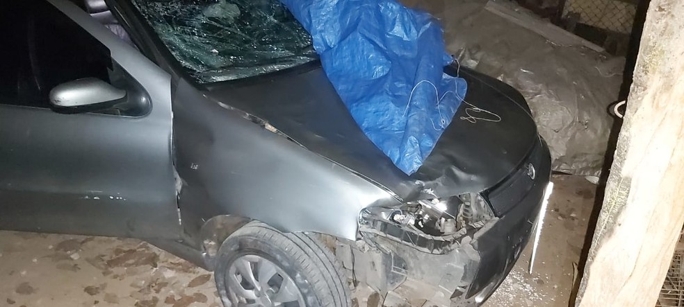 Carro danificado após atropelamento de dois ciclistas em Barueri, na Grande SP.  — Foto: Acervo Pessoal 