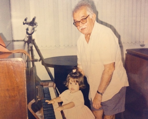 Débora Coutinho com o avô (Foto: Arquivo Pessoal)