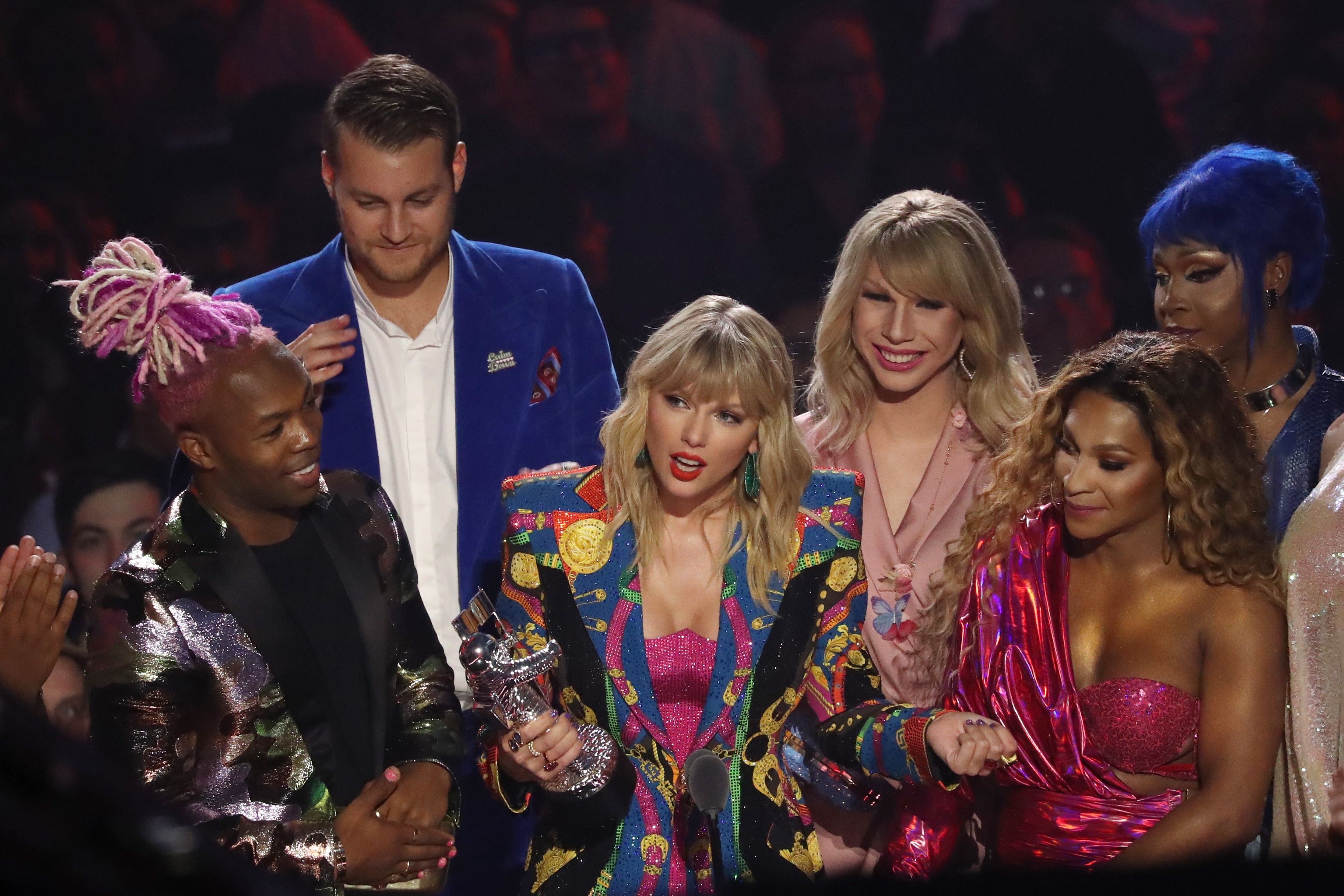 Taylor Swift recebendo prêmio no MTV VMA de 2019 (Foto: Getty Images)