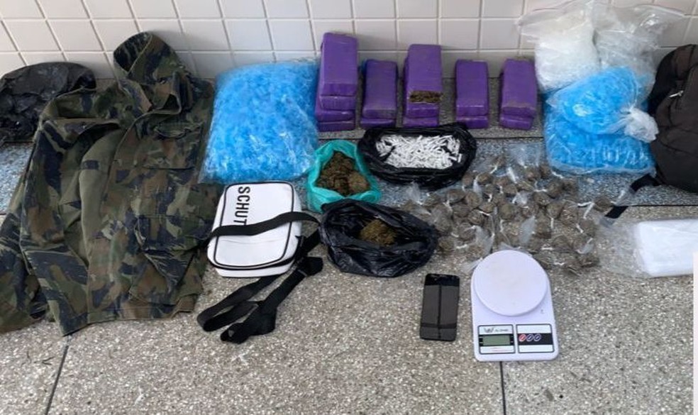 Material apreendido com adolescente em Salvador  — Foto: Divulgação/Polícia Militar