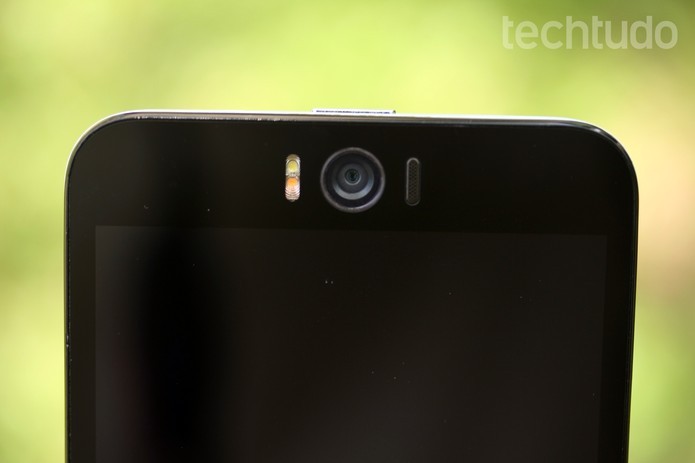 Câmera frontal do Zenfone Selfie é um dos destaques no celular (Foto: Luana Marfim/TechTudo)